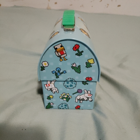Minecraft Spring Lunchbox - Picture 3 of 3
